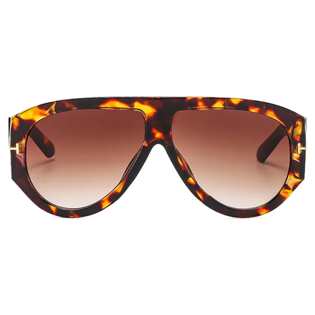 Os óculos de sol Eyvon combinam proteção UV, estilo marcante e conforto absoluto para te acompanhar sob qualquer sol.
