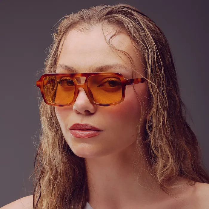 Os óculos de sol Eyvon combinam proteção UV, estilo marcante e conforto absoluto para te acompanhar sob qualquer sol