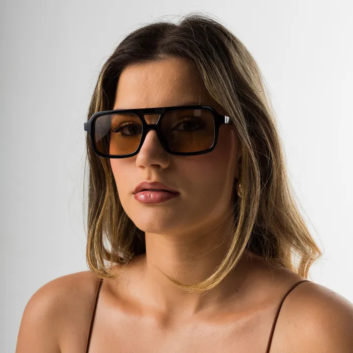 Os óculos de sol Eyvon combinam proteção UV, estilo marcante e conforto absoluto para te acompanhar sob qualquer sol